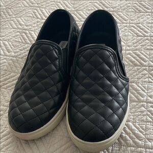 Steve Madden Black Quilted Loafers